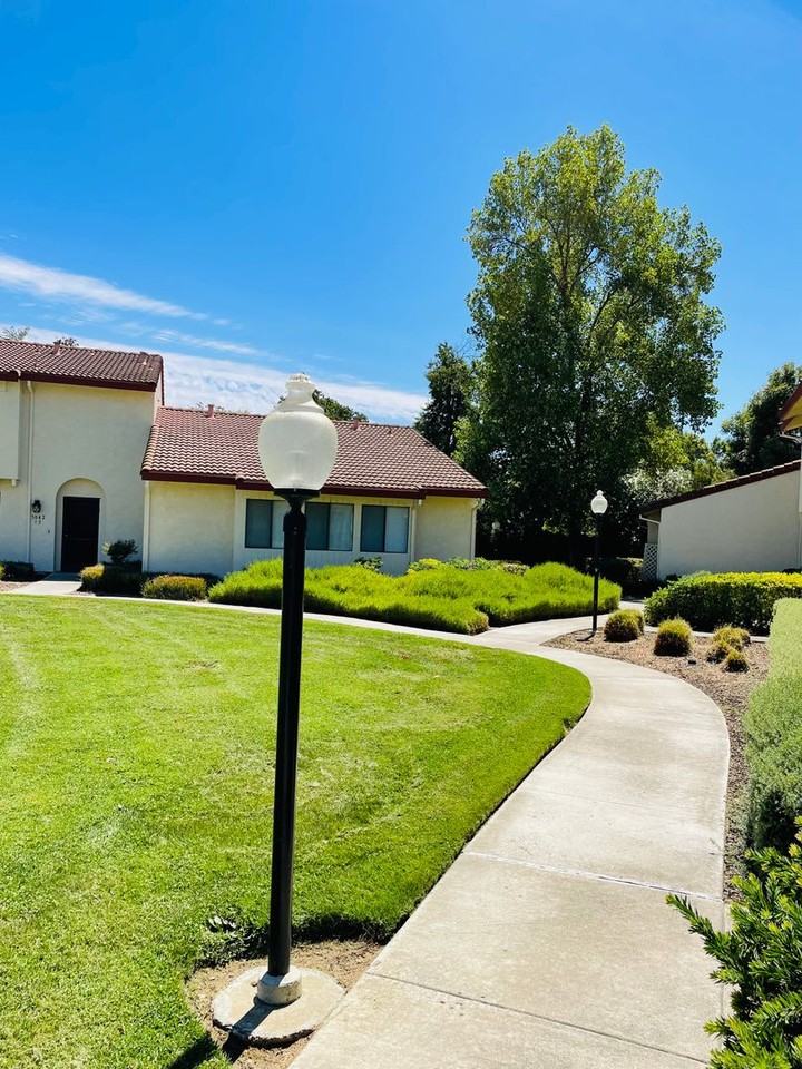 5042 Glide Dr #14 - Photo 2 of 28