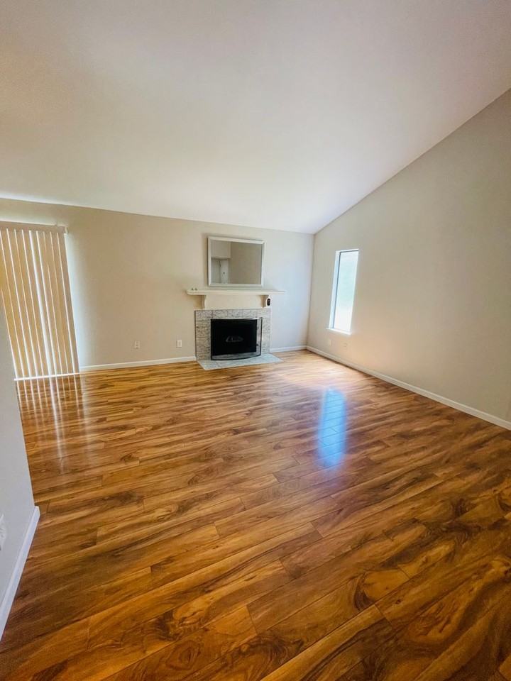 5042 Glide Dr #14 - Photo 4 of 28