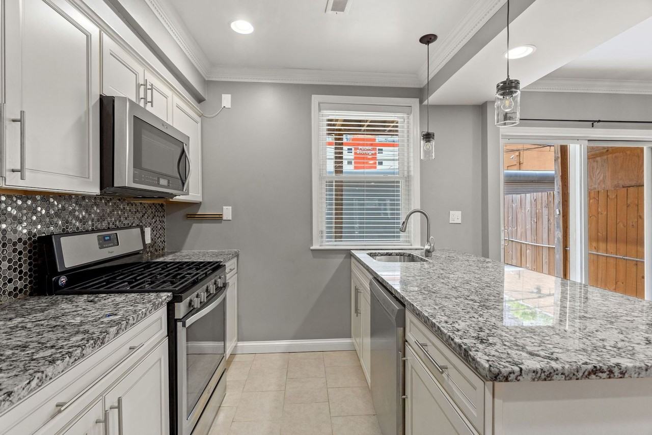 1226 Carrollsburg Pl Sw - Photo 6 of 36