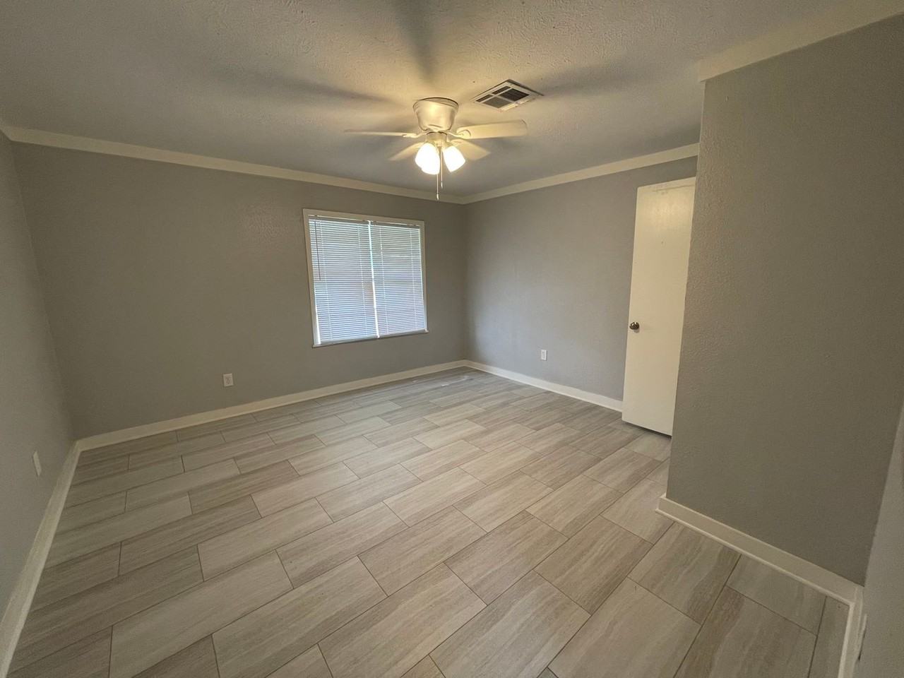 605 N Irwin St - Photo 5 of 11