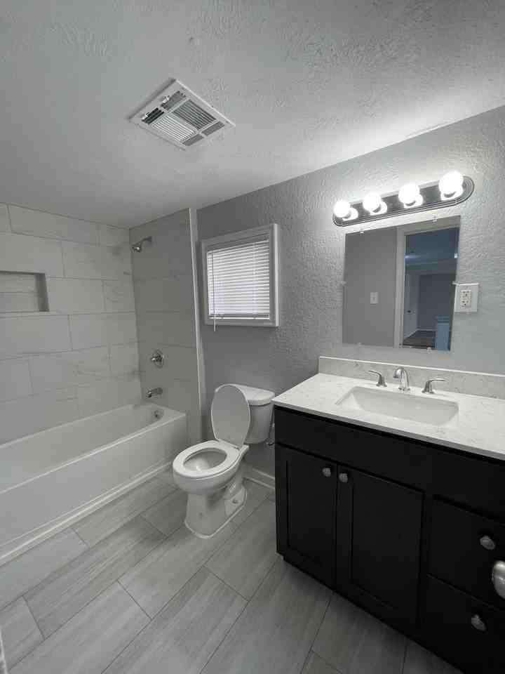 605 N Irwin St - Photo 7 of 11