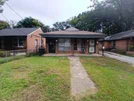 featured image of 1590 Oakwood St