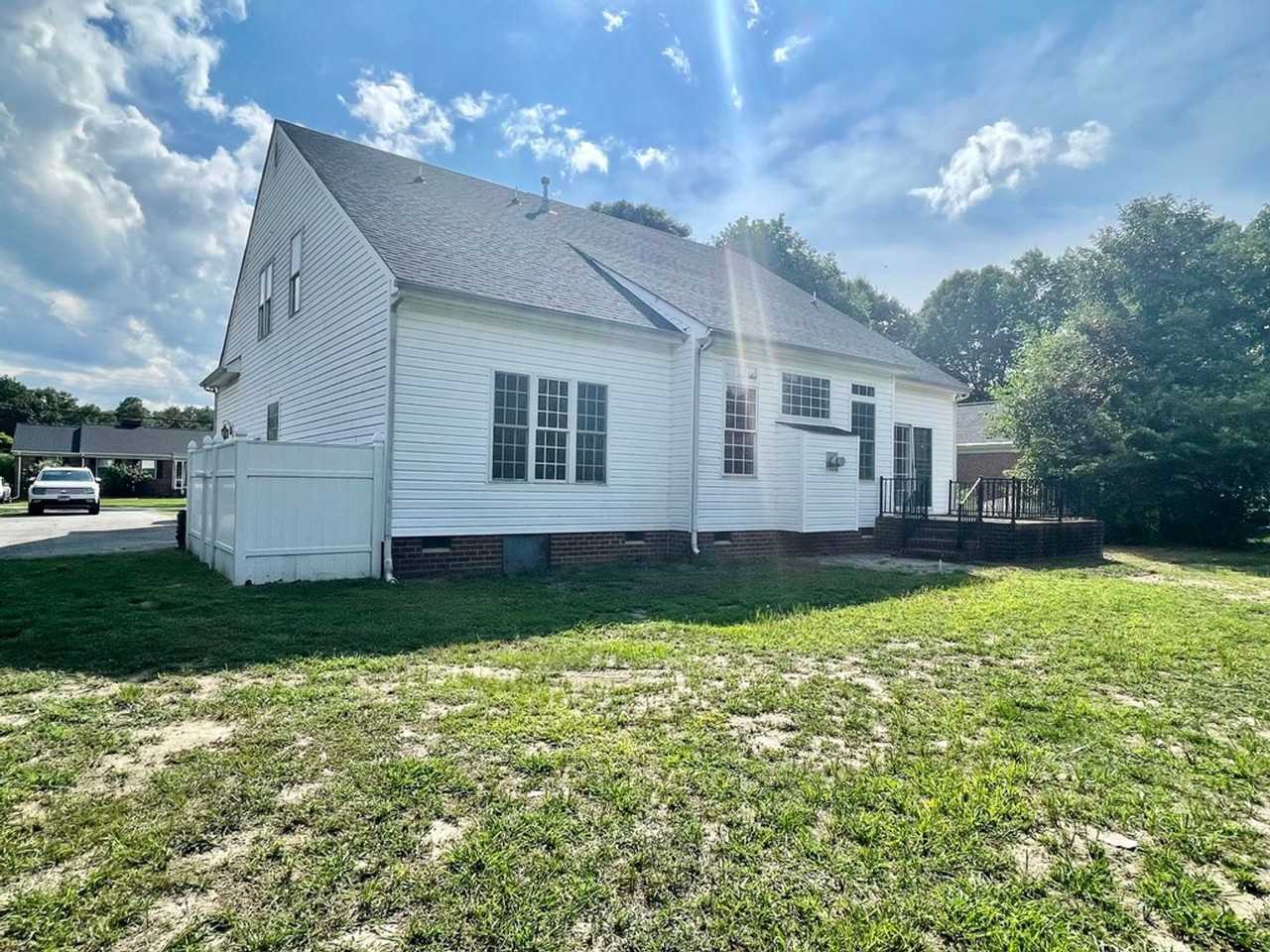 12449 Petersburg St - Photo 5 of 50