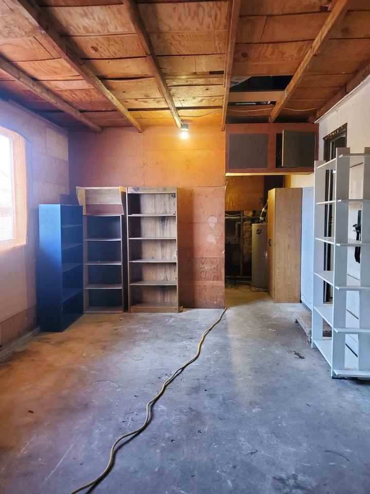 206 E H St - Photo 3 of 25