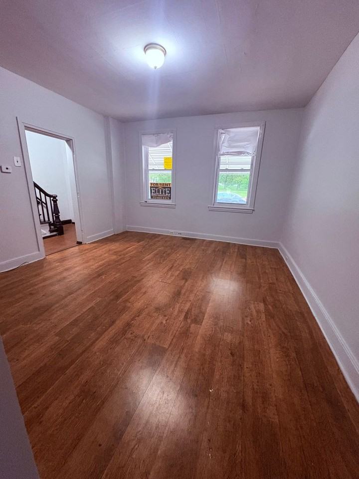 316 S Pershing Ave - Photo 3 of 16