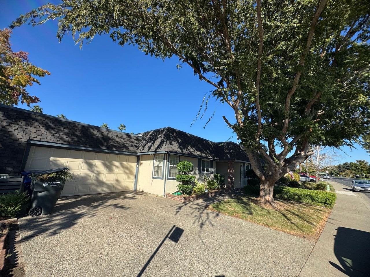 6690 Gloria Drive - Photo 3 of 34