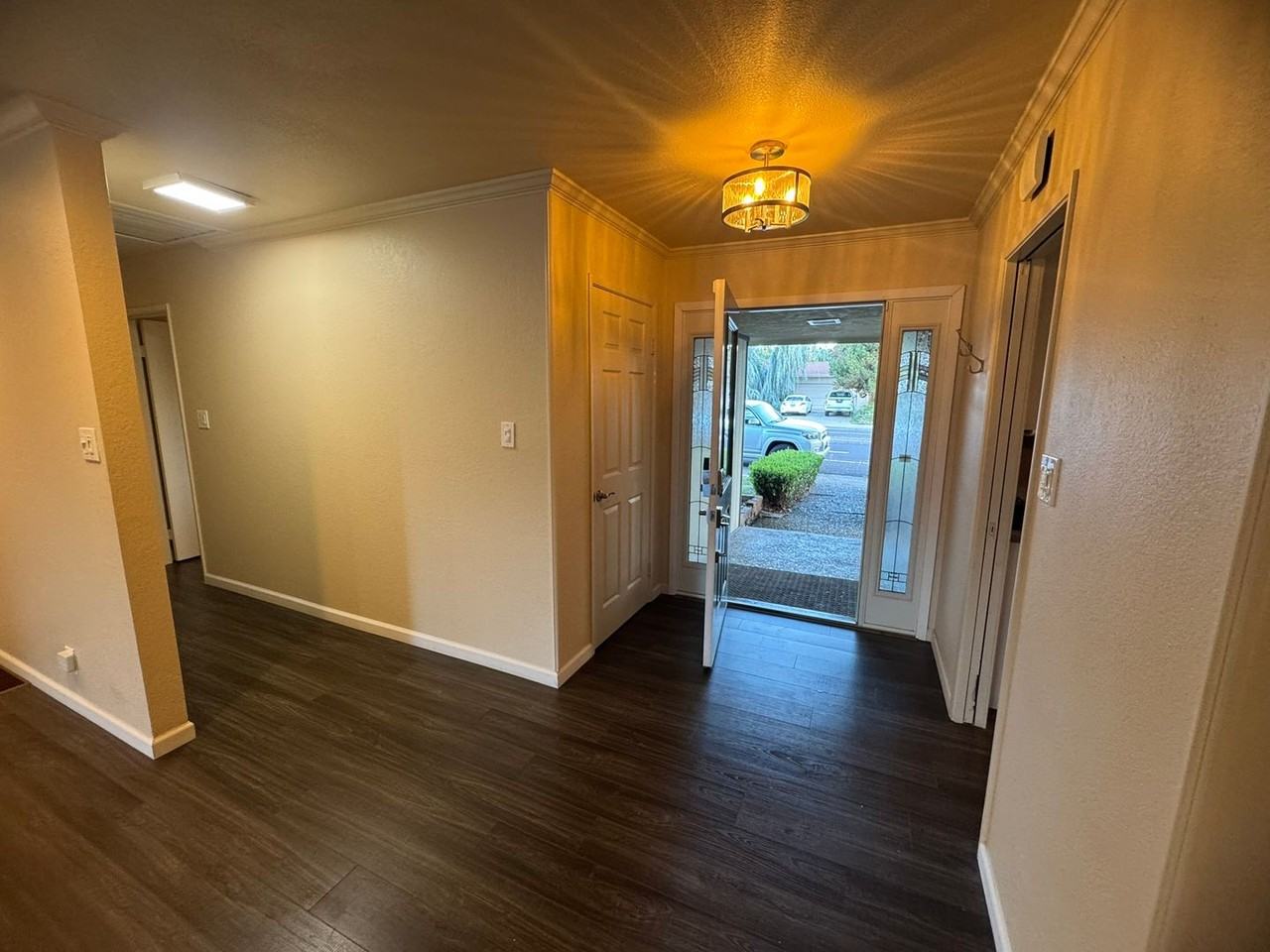 6690 Gloria Drive - Photo 5 of 34