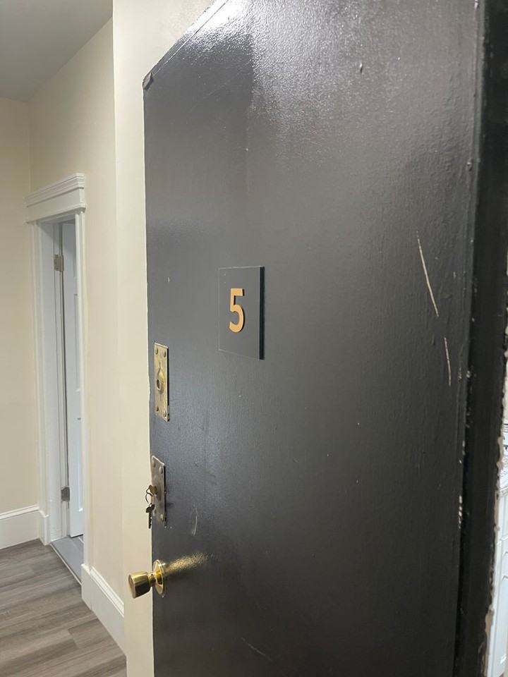 1156 Commonwealth Ave - Photo 5 of 7