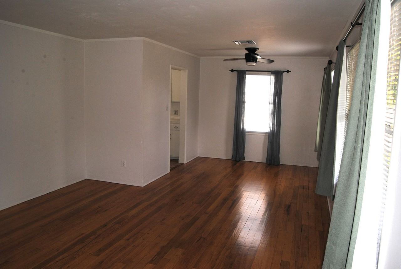 3005 Spruce St - Photo 3 of 17