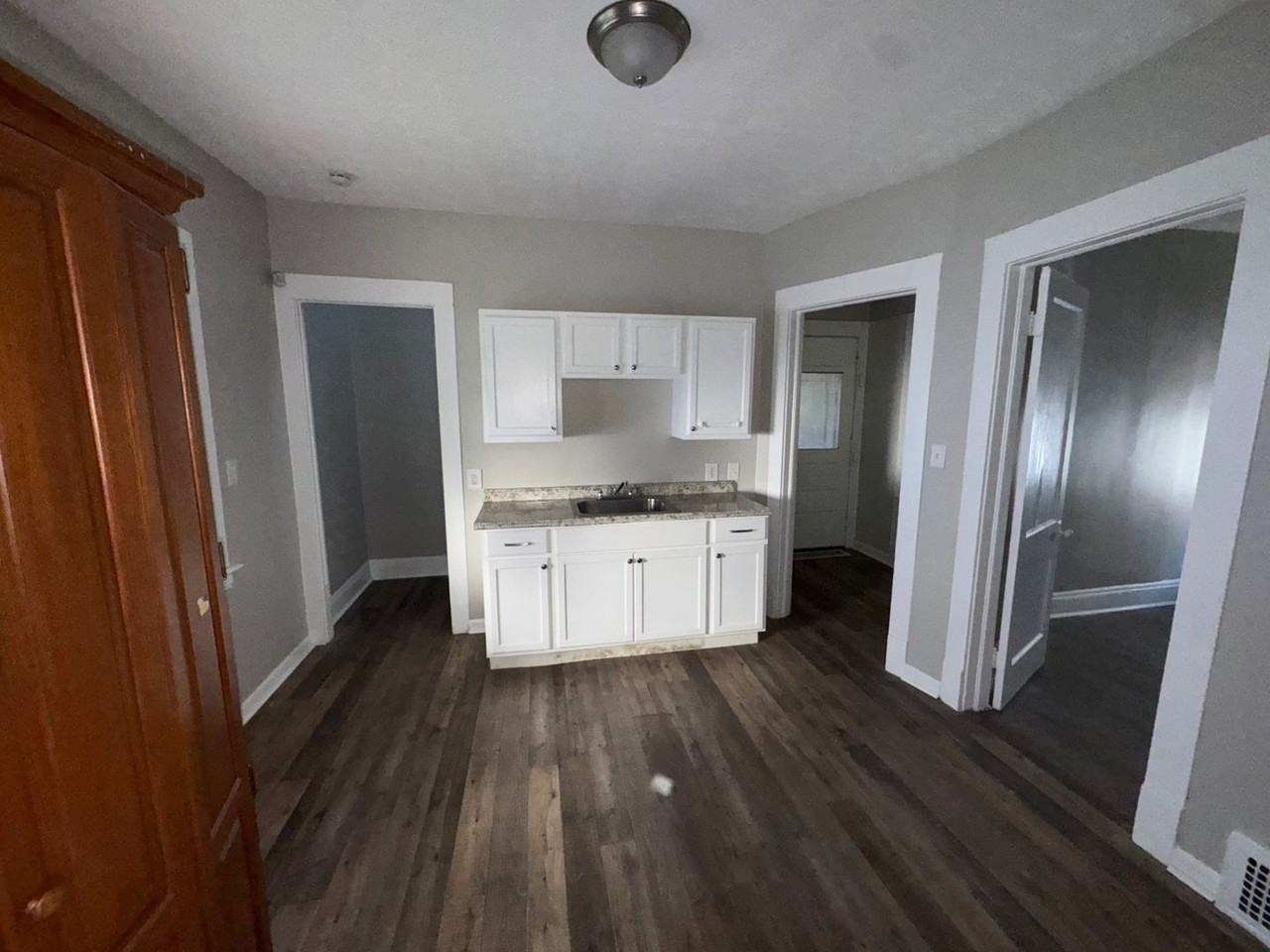 9905 Dunlap Ave - Photo 5 of 39