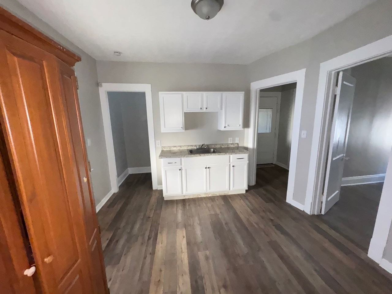 9905 Dunlap Ave - Photo 6 of 39