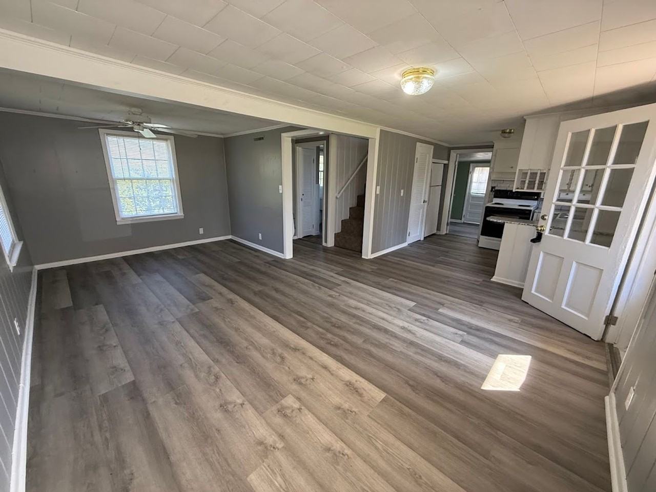 209 E 21st St - Photo 2 of 22