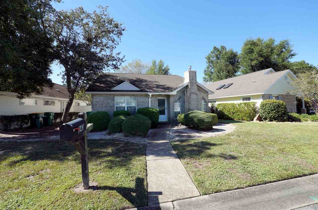 243 Parkwood Cir - Photo 2 of 34