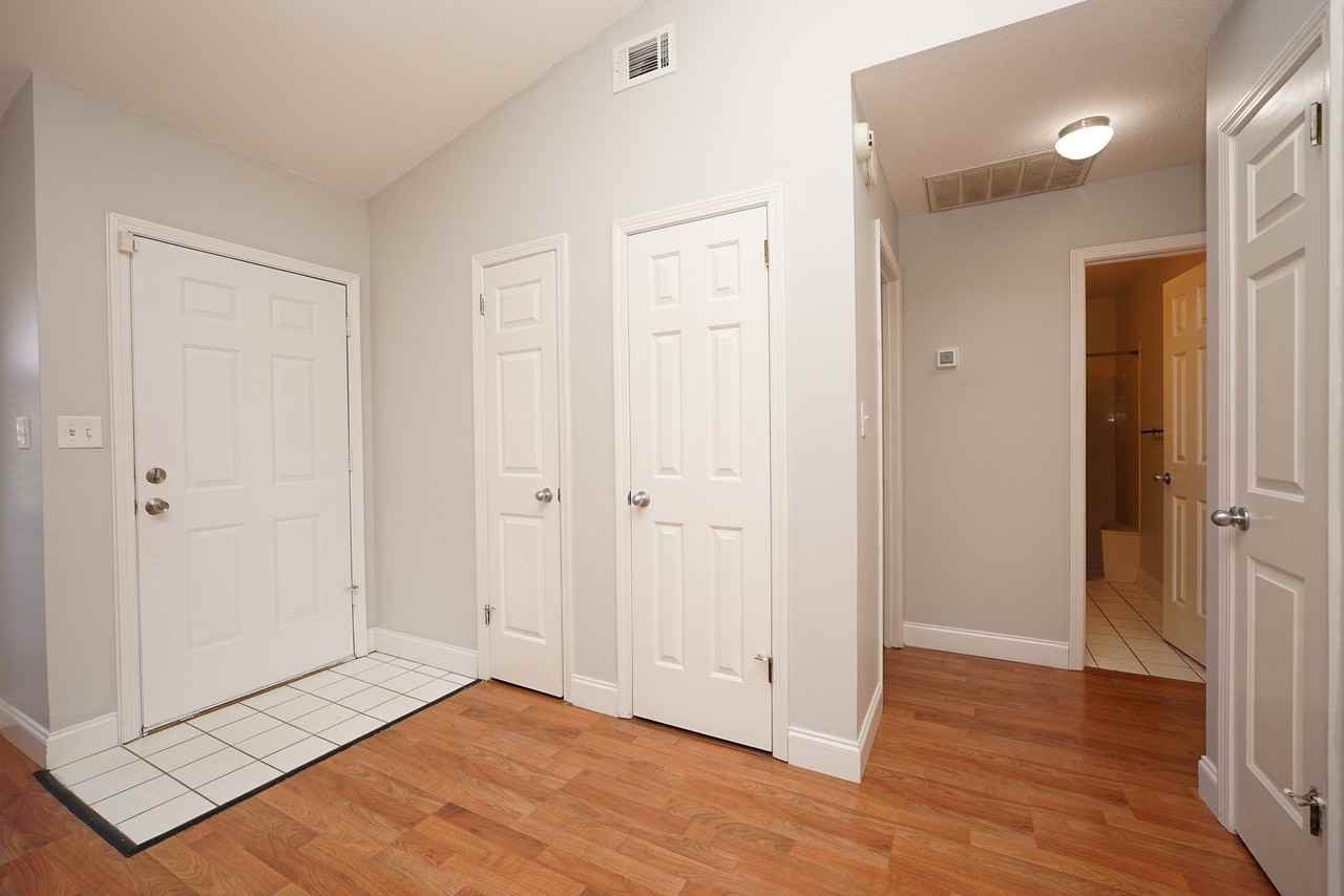 243 Parkwood Cir - Photo 5 of 34
