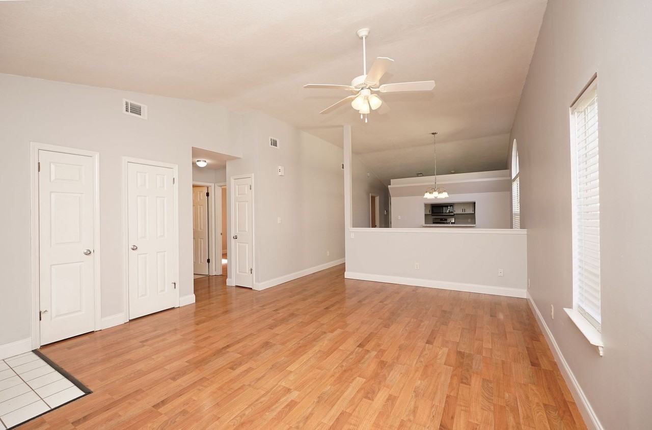243 Parkwood Cir - Photo 6 of 34