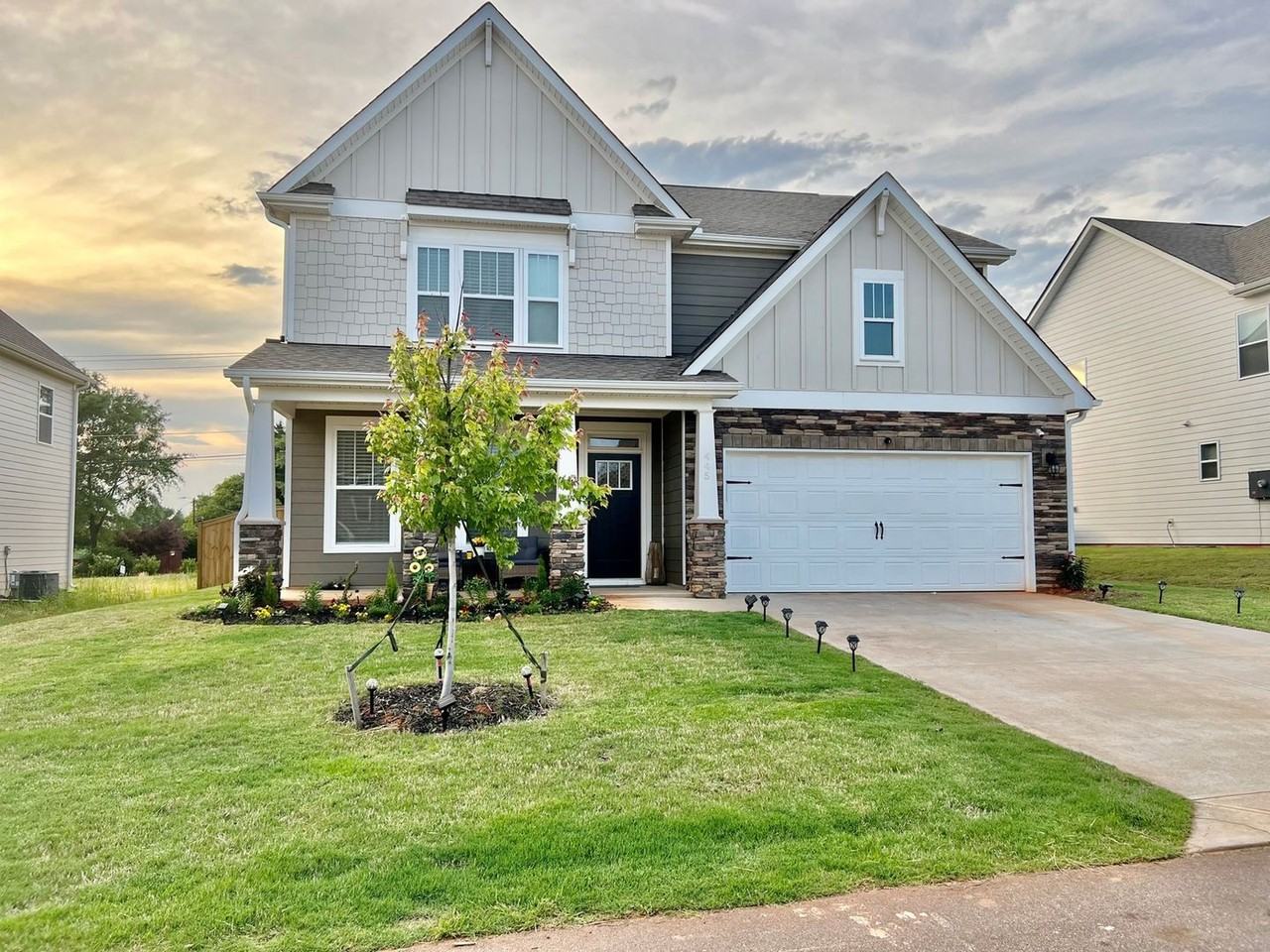 445 Pine Nut Way - Photo 2 of 33