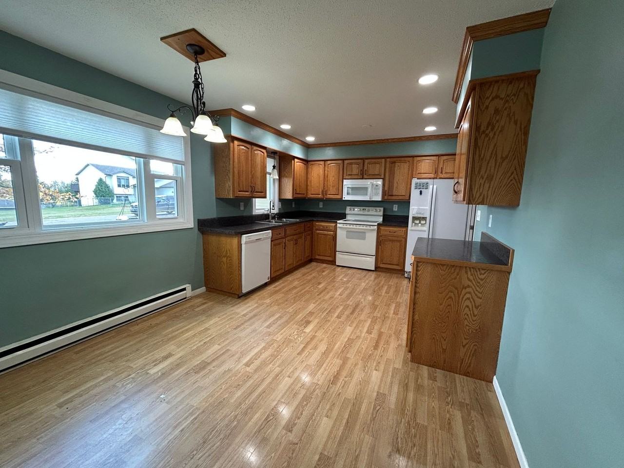708 27th St W - Photo 6 of 25