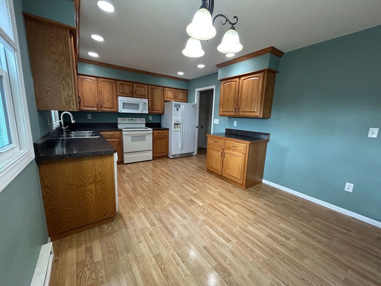 708 27th St W - Photo 7 of 25