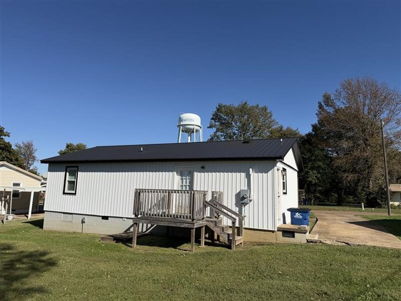 142 Maywood Dr - Photo 3 of 13