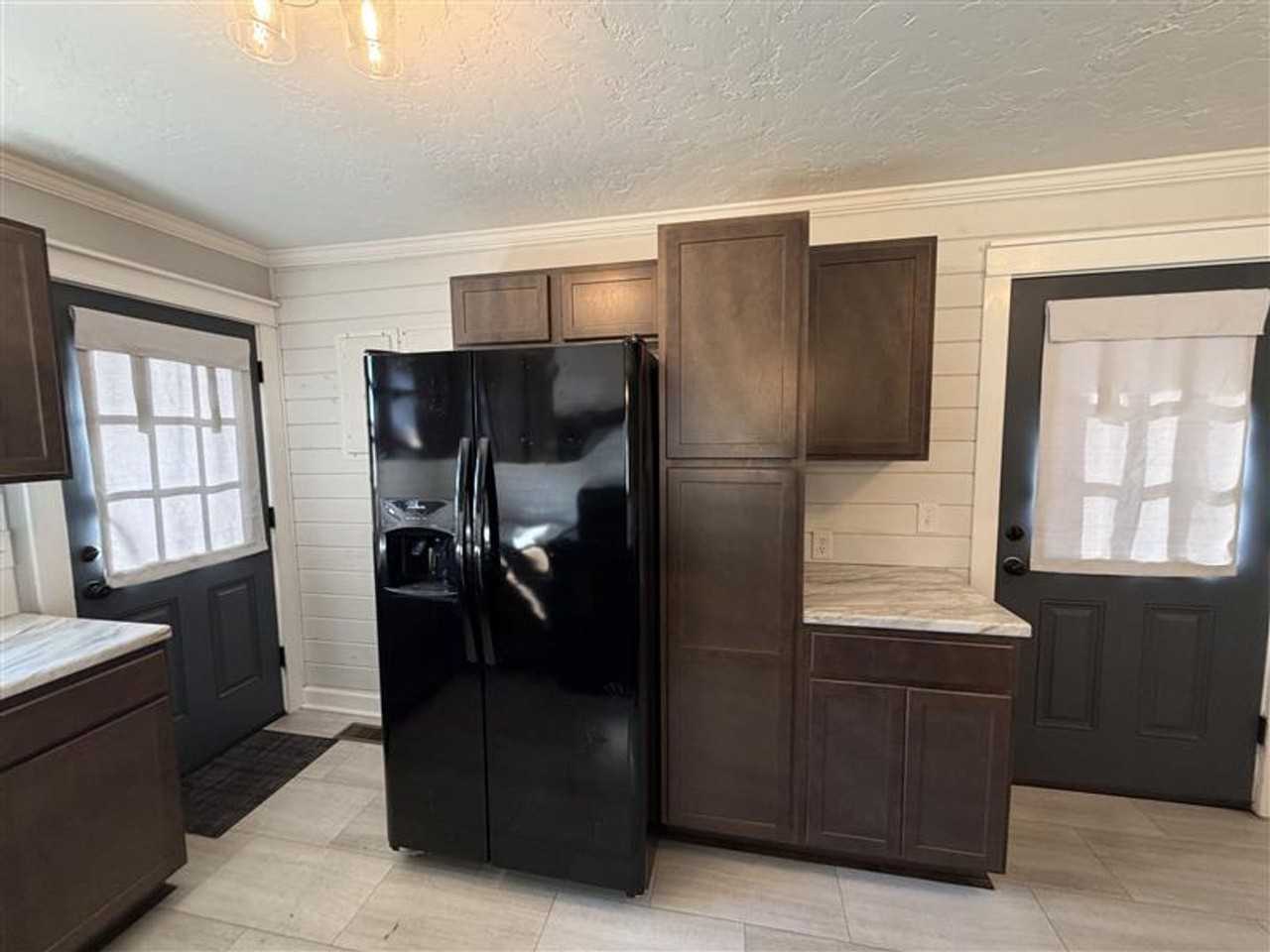 142 Maywood Dr - Photo 4 of 13