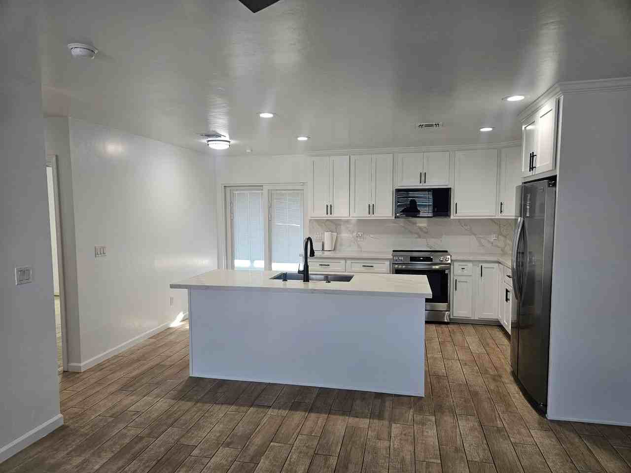 881 Palo Verde Dr - Photo 2 of 14