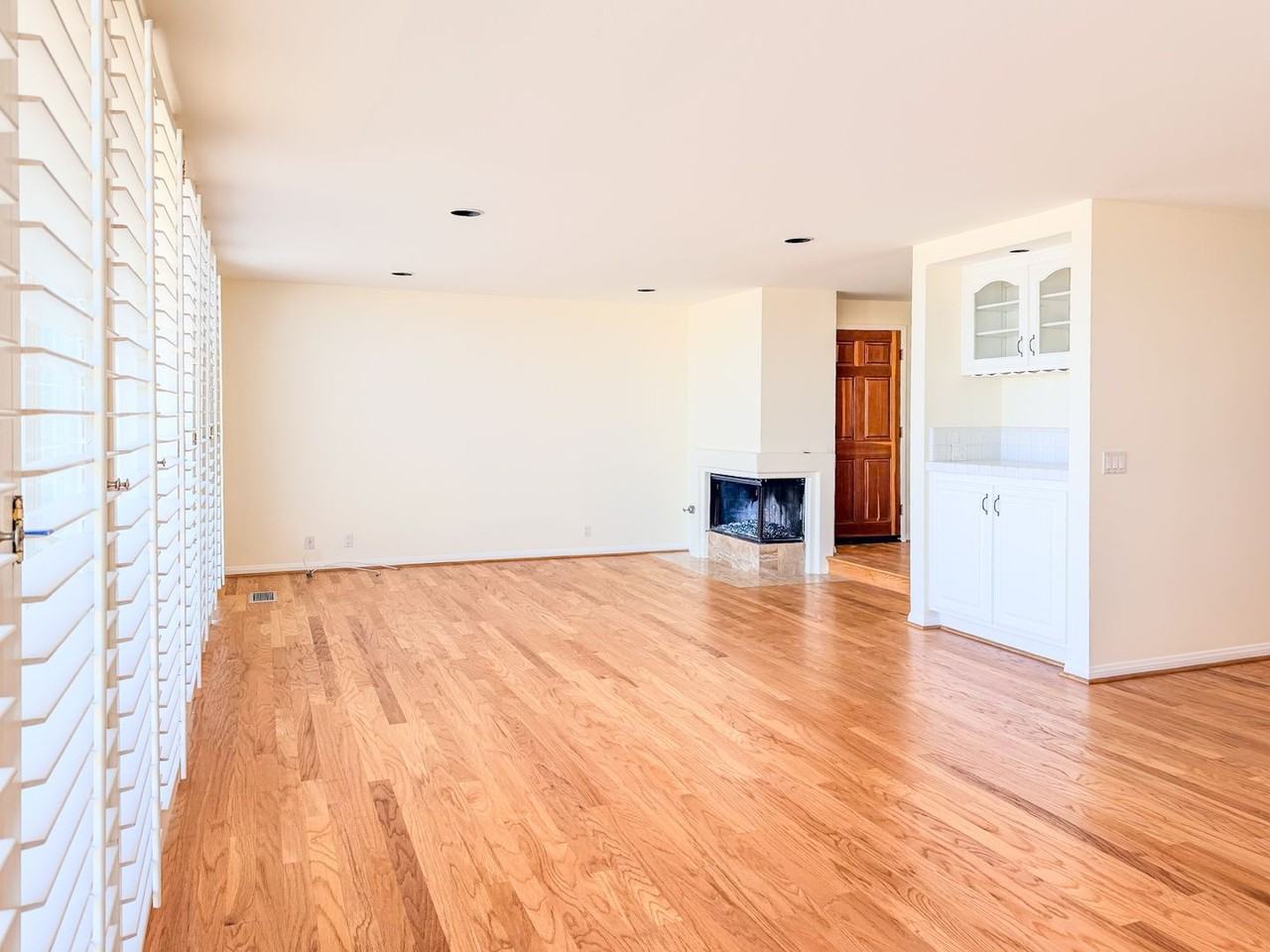 3637 Ocean Dr - Photo 3 of 42