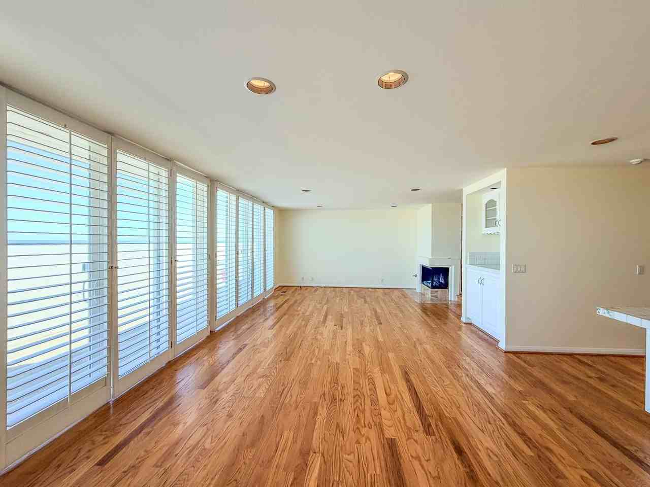 3637 Ocean Dr - Photo 5 of 42