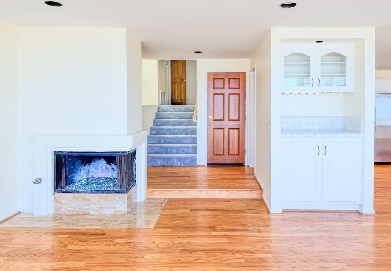 3637 Ocean Dr - Photo 7 of 42