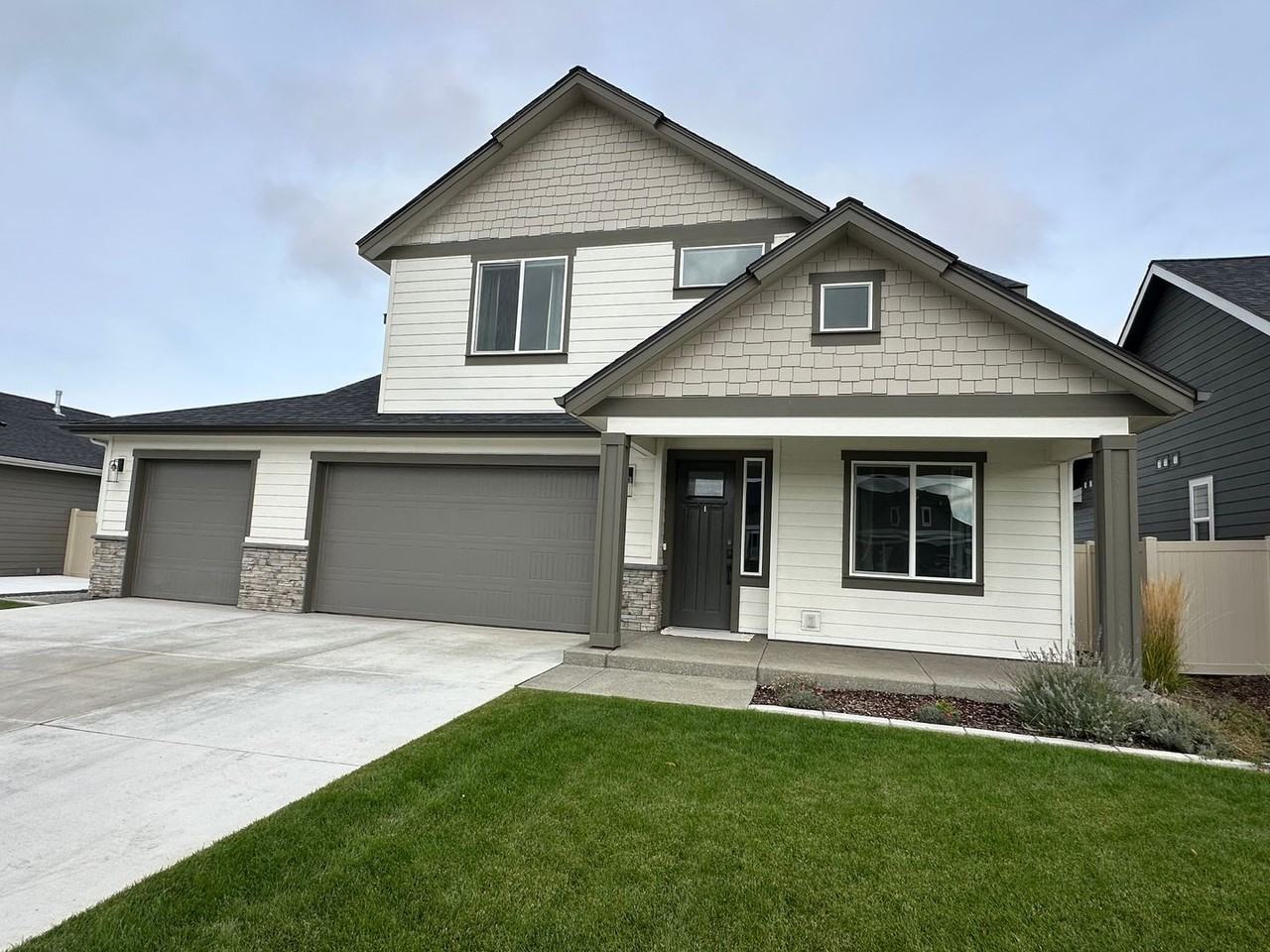 4479 W Homeward Bound Blvd - Photo 2 of 38