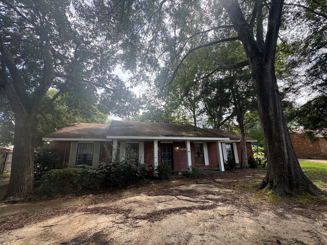 4859 Alamont Dr - Photo 2 of 2