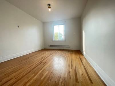 4310 Av Beaconsfield - Photo 3 of 16