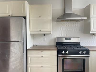 4310 Av Beaconsfield - Photo 2 of 16