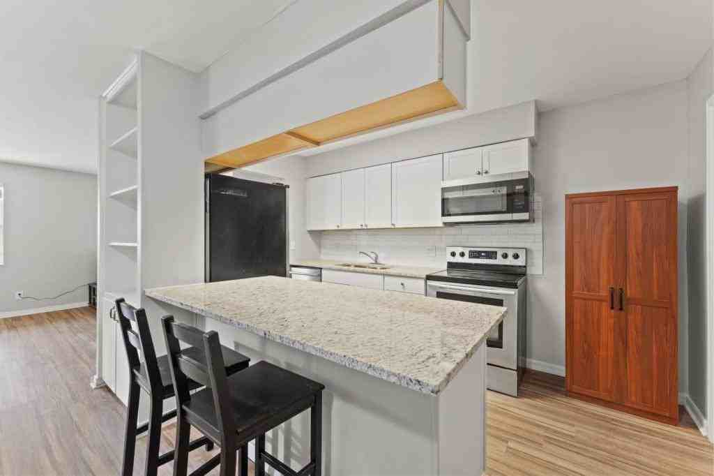 7739 Pinnacle Dr - Photo 3 of 10