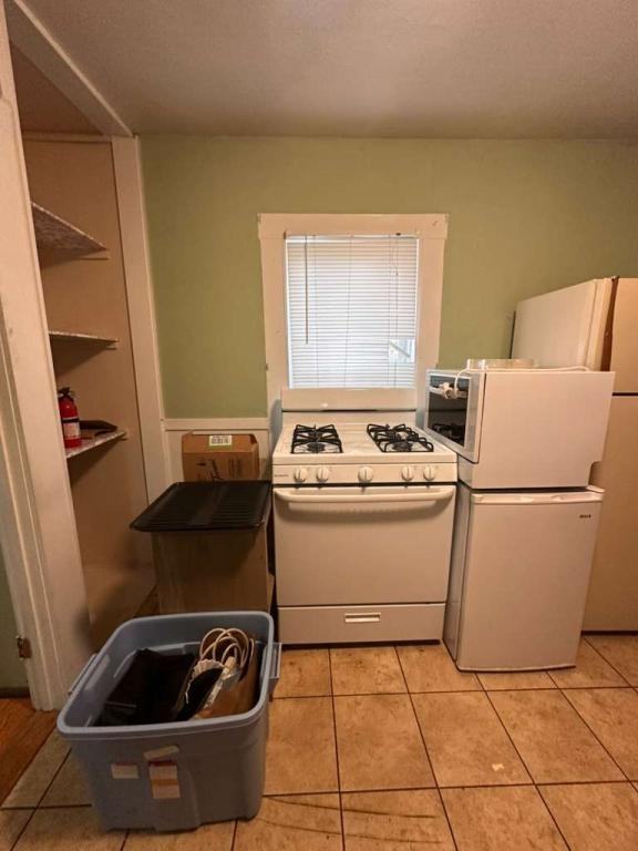 28 Essex St #Unit - Photo 3 of 22