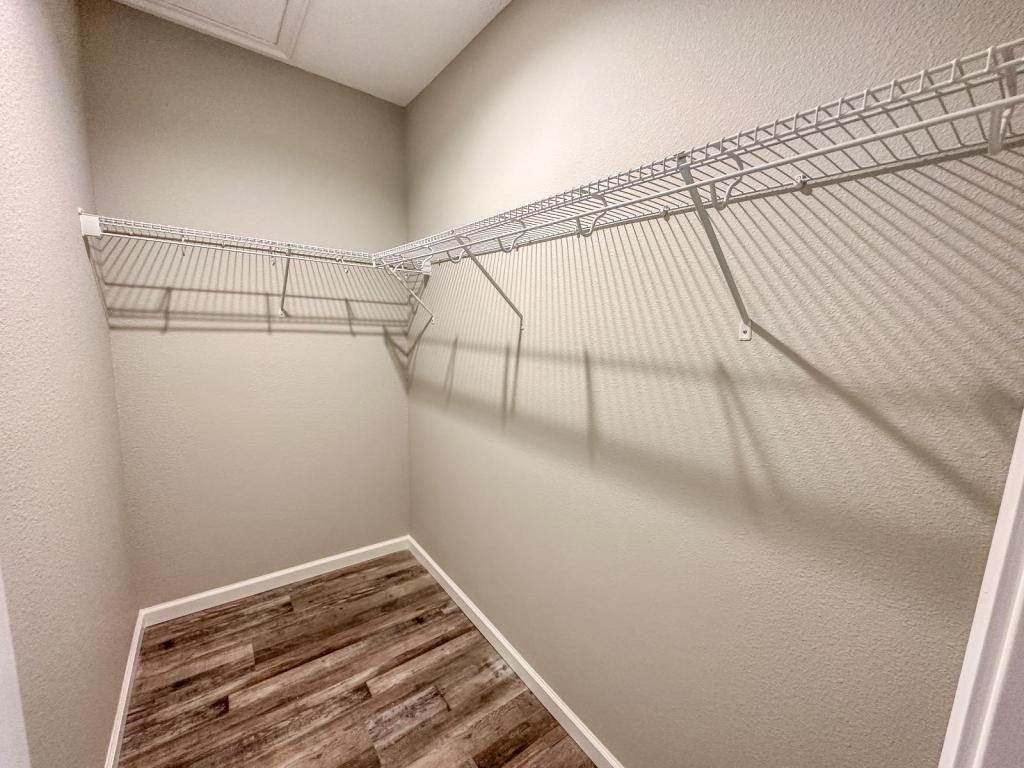 425 Thompson Ave - Photo 5 of 10