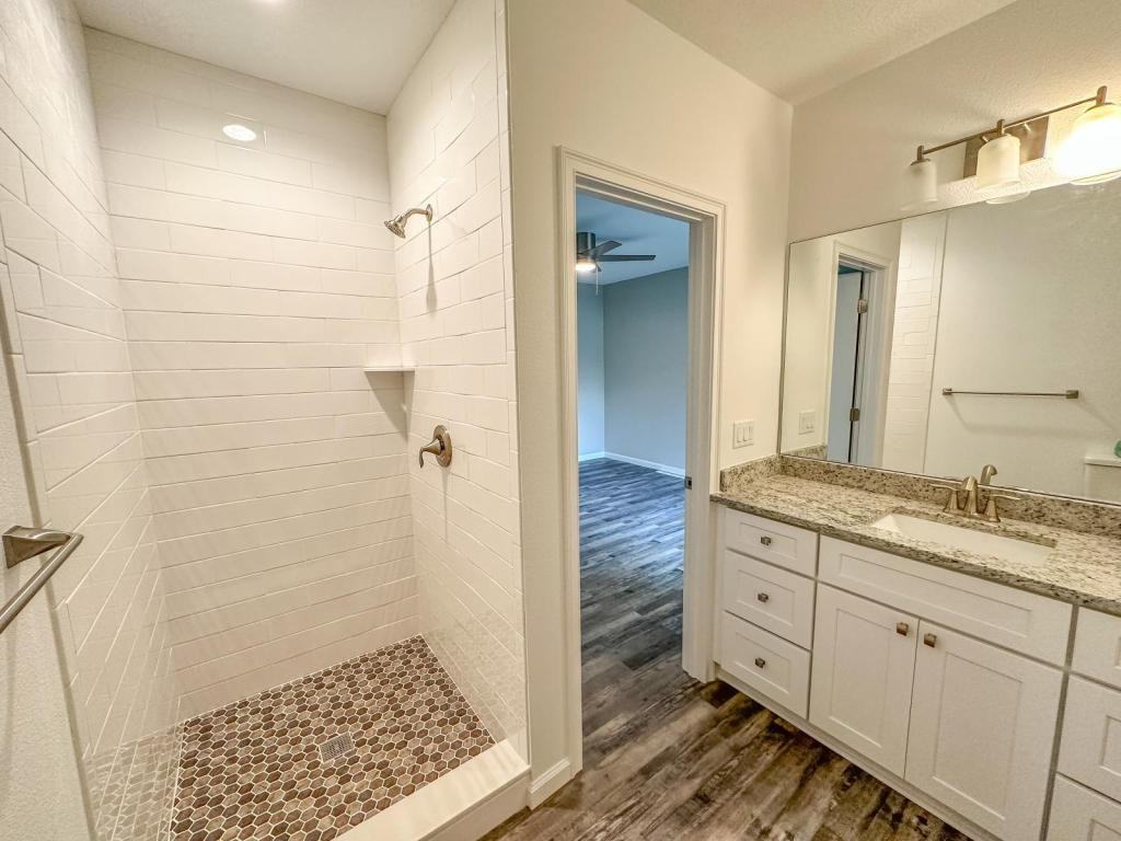 425 Thompson Ave - Photo 6 of 10