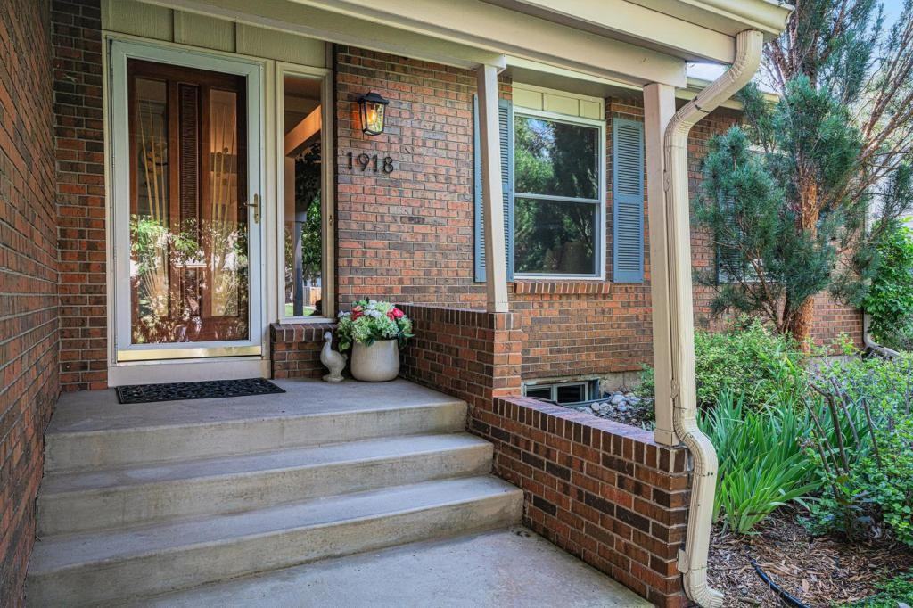 1918 Ridgewood Rd - Photo 4 of 47