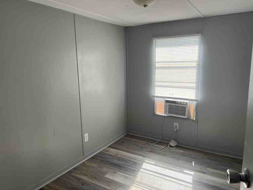 834 N Main St - Photo 3 of 7