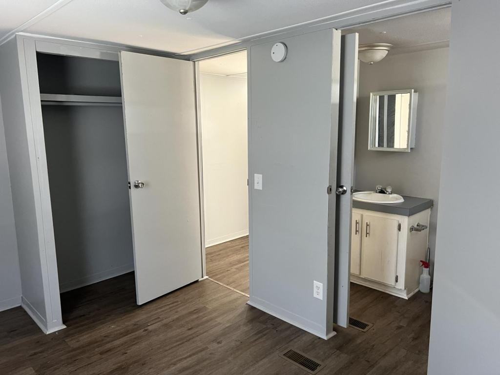 834 N Main St - Photo 4 of 7