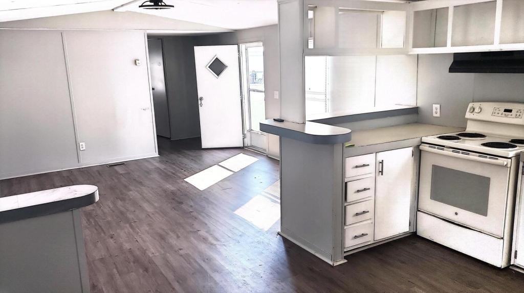 834 N Main St - Photo 2 of 7