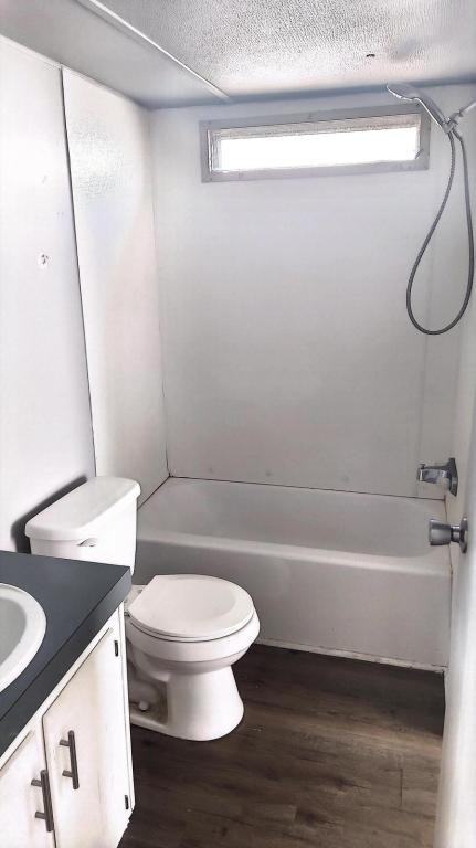 834 N Main St - Photo 6 of 7