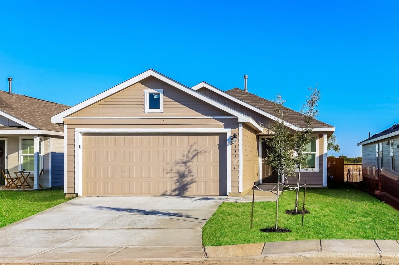 13714 Flume Rdg - Photo 2 of 27