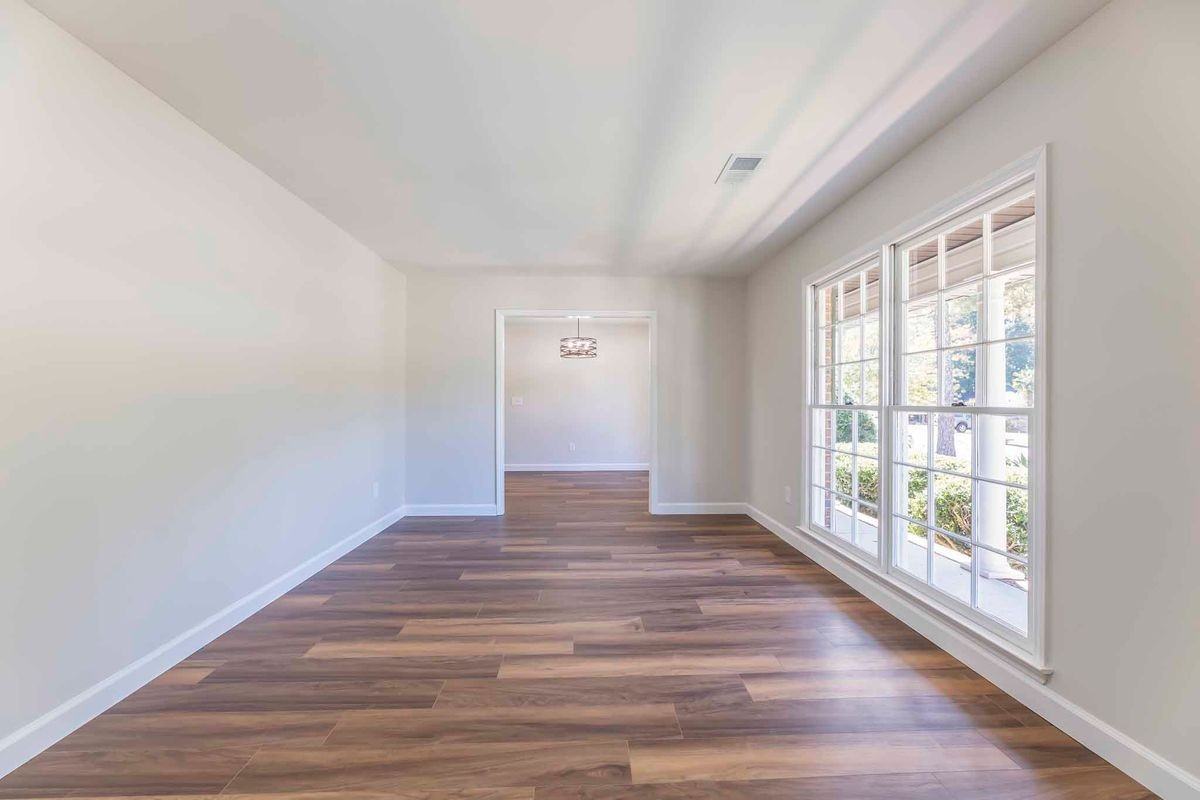 3925 Biltmore Drive - Photo 5 of 35