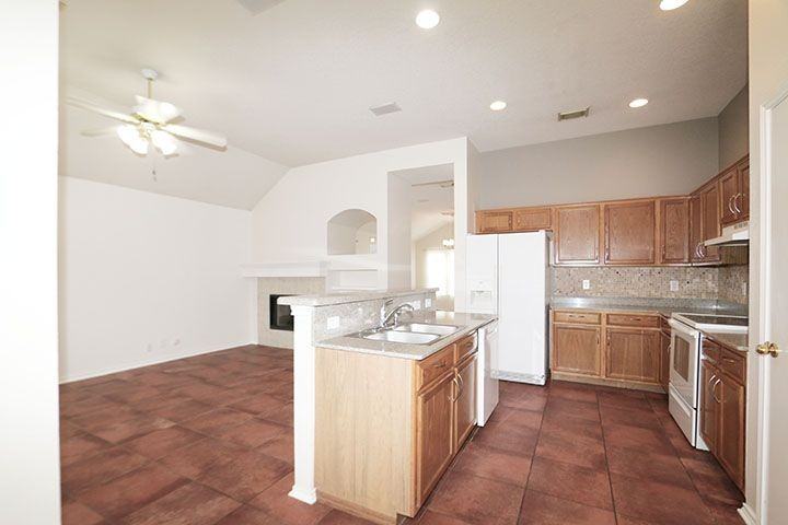 9827 Copperway - Photo 7 of 16