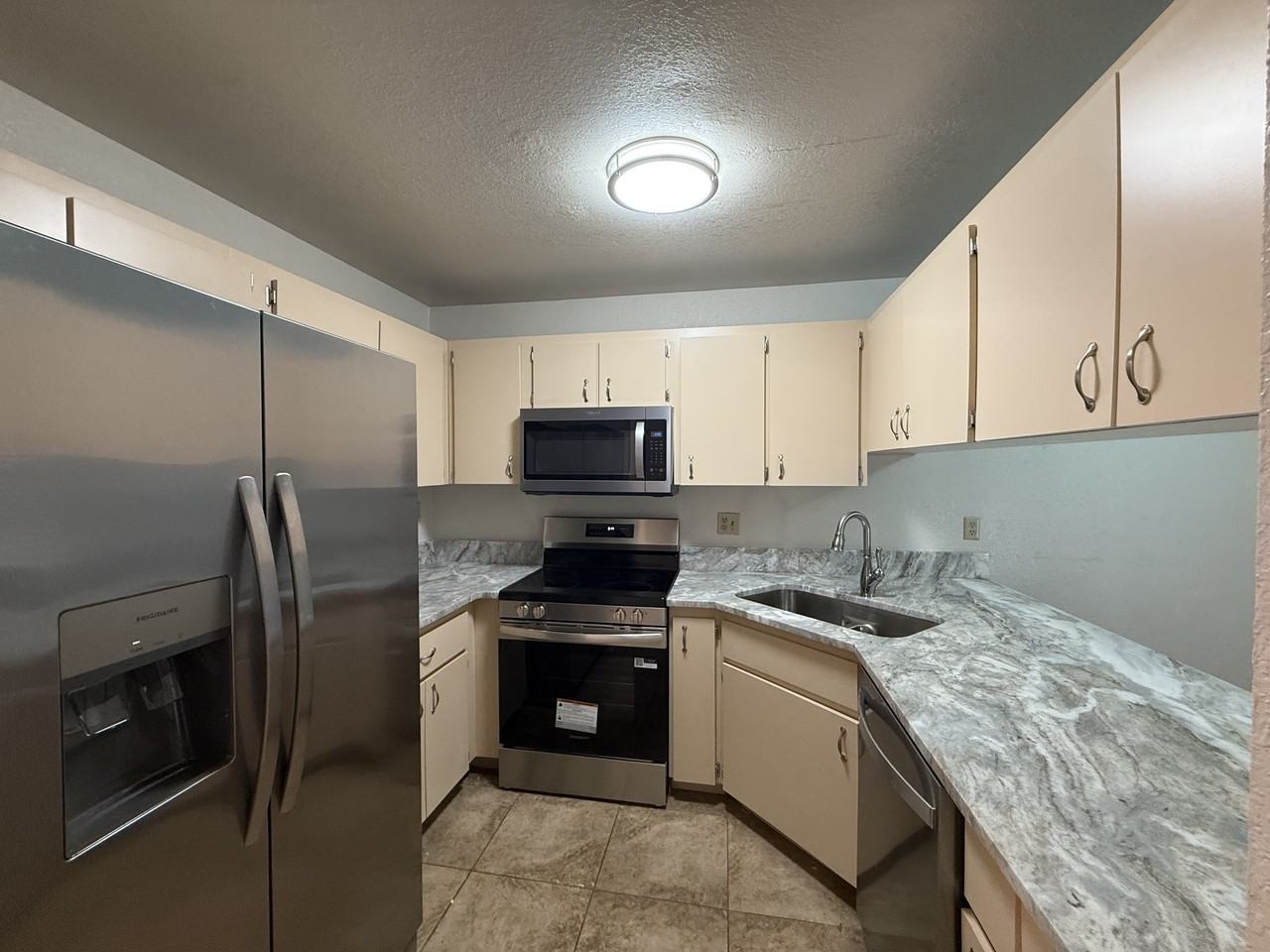 1022 Sw 4th Ave #B - Photo 5 of 21