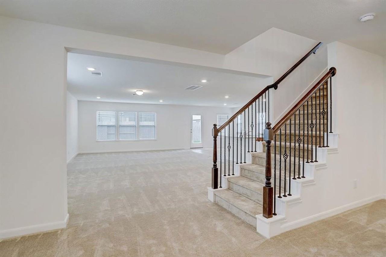 2507 Winding Hawthorn Court - Photo 3 of 23