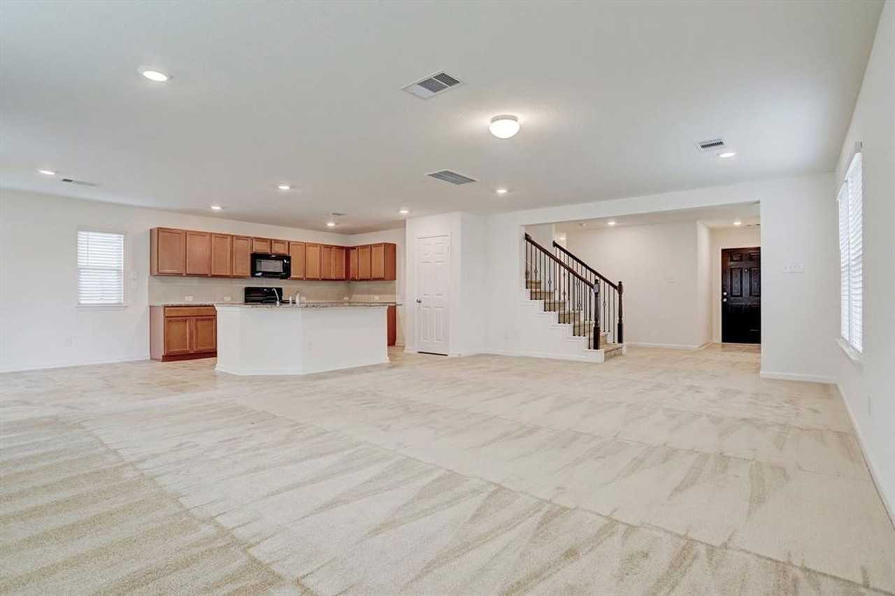 2507 Winding Hawthorn Court - Photo 5 of 23