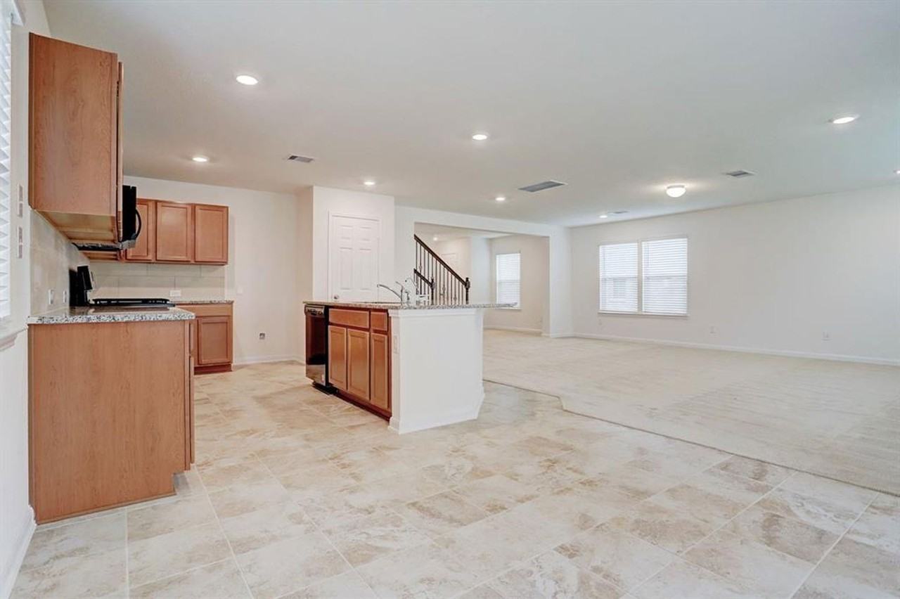 2507 Winding Hawthorn Court - Photo 6 of 23