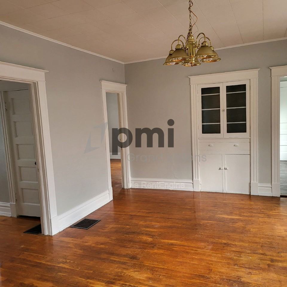 852 W Waggoner St - Photo 6 of 10