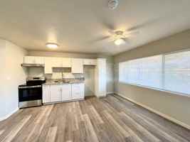 featured image of 10 E 18th St #3